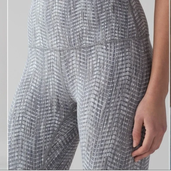 Lululemon Wunder Under Crop (Hi-Rise) *21” size: 4 - Picture 3 of 7